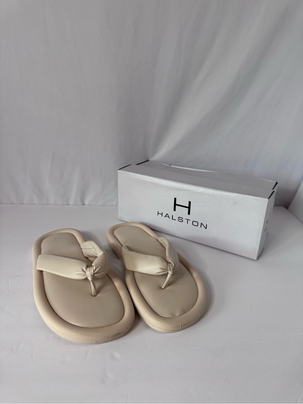 Halston Cream Knotted Thong Sandals Womens Size 9